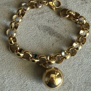 Elegant Gold Chain Bracelet
